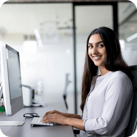 Flexible Benefits Verlingue - woman working on PC